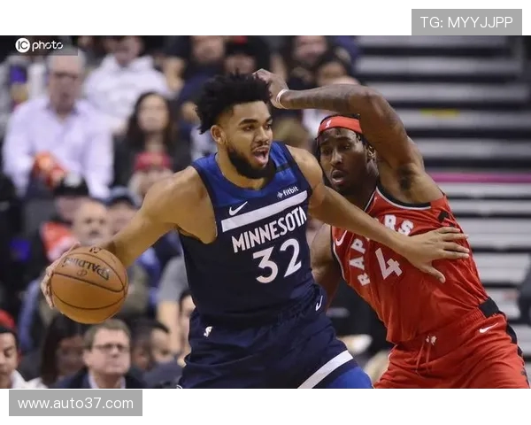 NCAA赛场卡梅伦布泽尔高效26分助杜克豪取11连胜开局